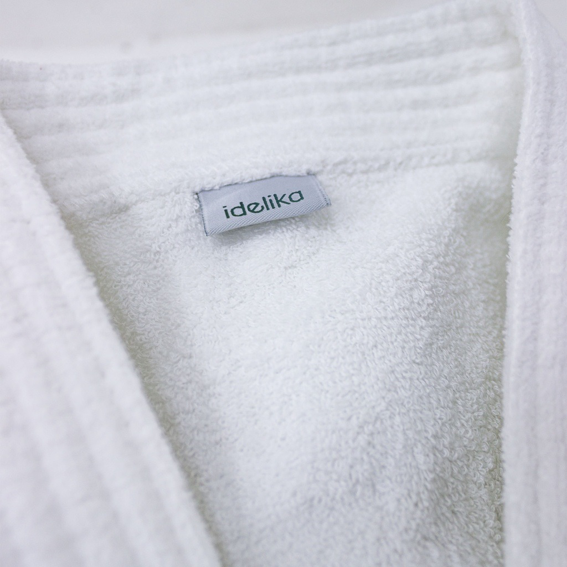 Nube bata de baño blanca unitalla // Pedido especial min. 20 pzs. - Imagen 2